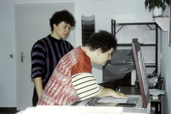 Copy-Shop und Schreibbüro in der Ringstraße, Kornelia Loos und Anita Baum, ca. 1992.