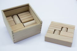 Buchenholzbausteine mit passender Kiste.