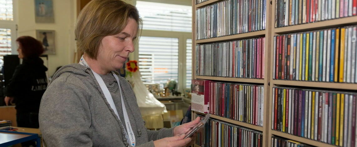 Im Sozialkaufhaus Guben gibt es unter anderem CDs und LPs. 