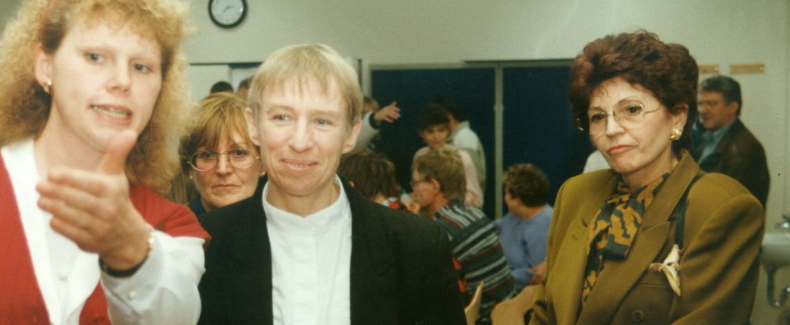 Ministerin Regine Hildebrandt 1994 bei der Einweihung der Werkstatt Peitz.