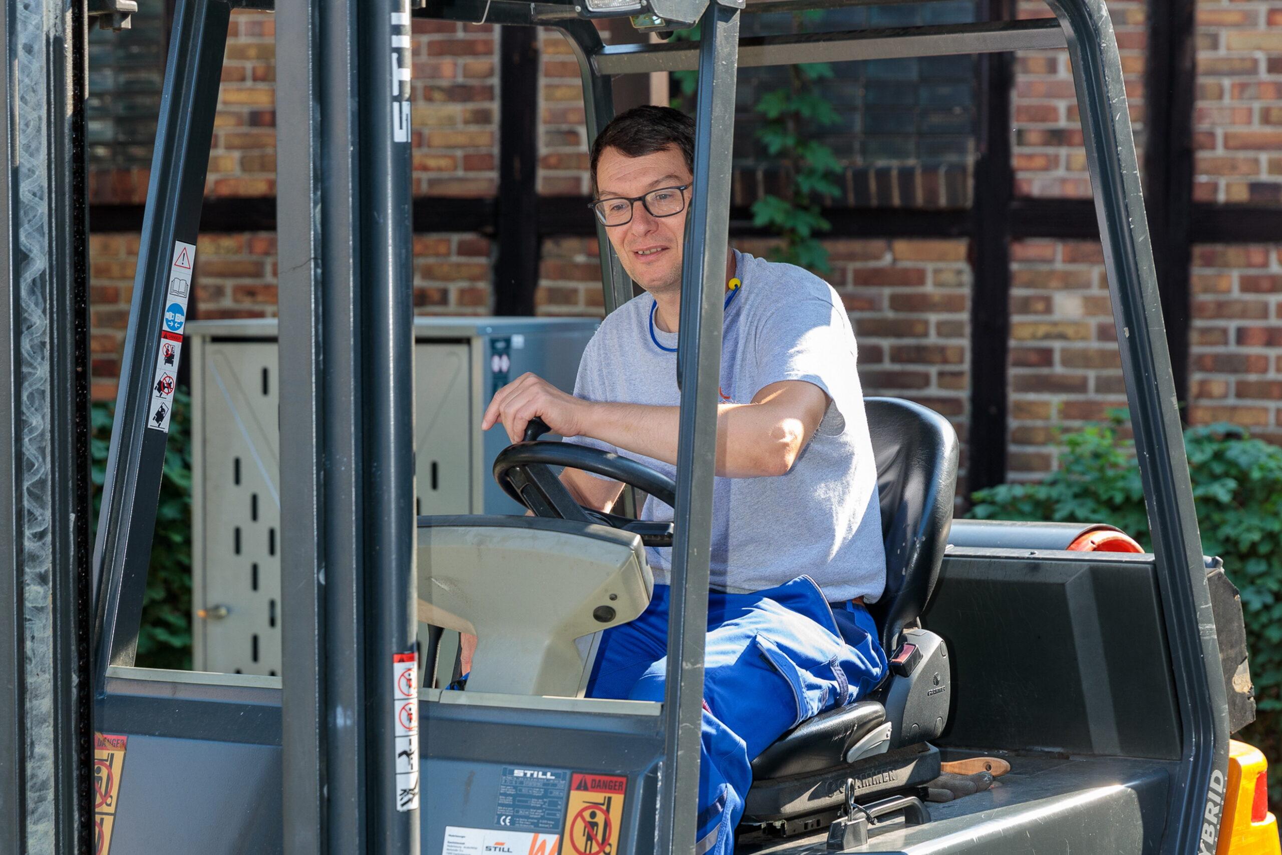 Mitarbeiter können bei uns den Staplerschein erwerben.