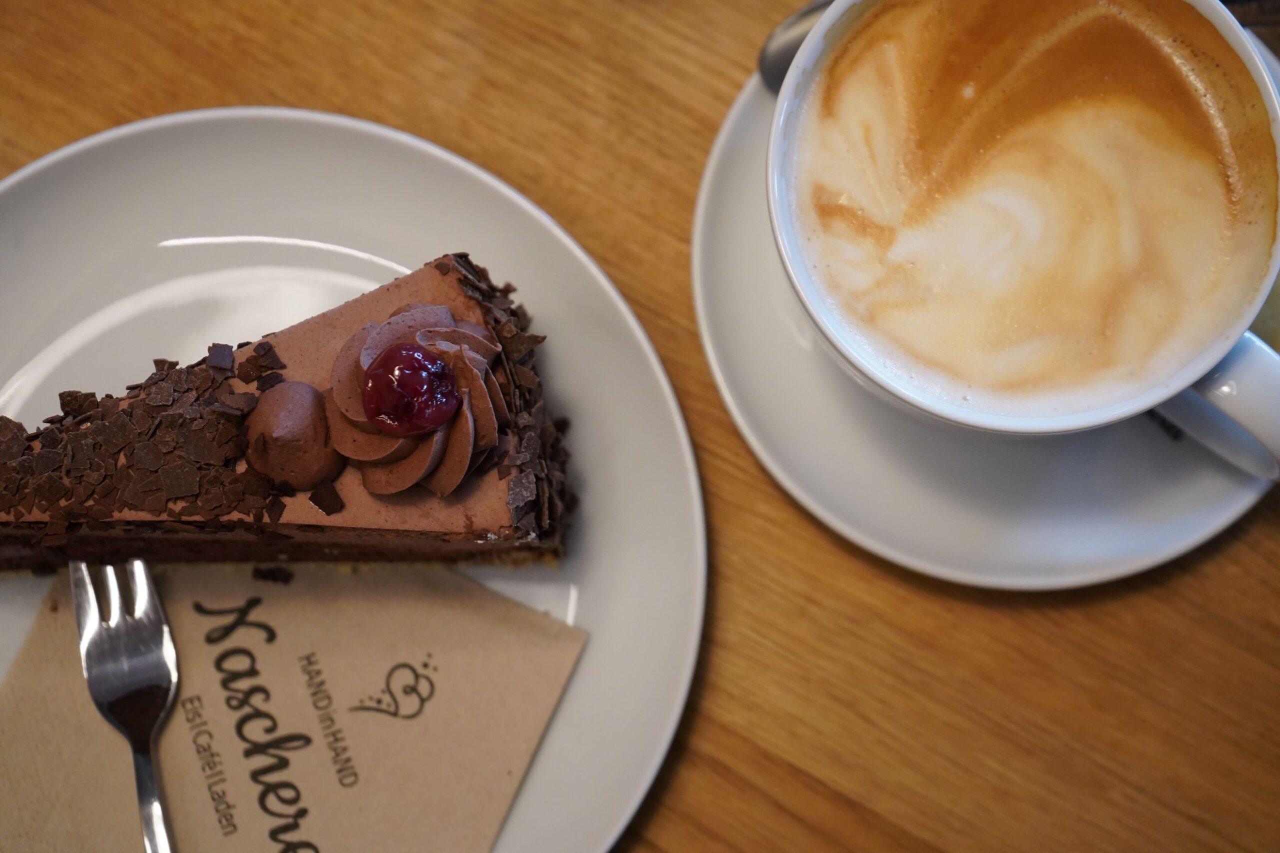 Kaffeegedeck in der Nascherei