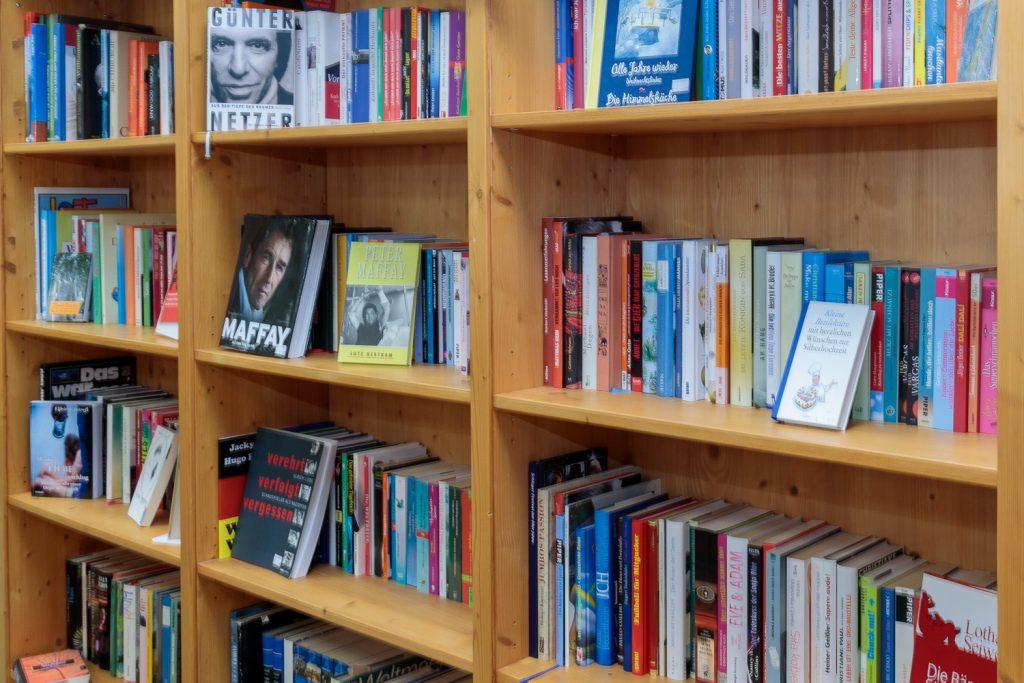 Bücherbörse im Sozialkaufhaus Guben.