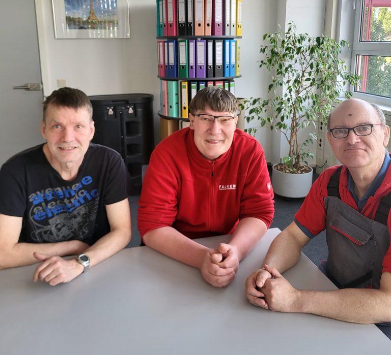 Mitarbeiter der LW bei der Falken GmbH Peitz.